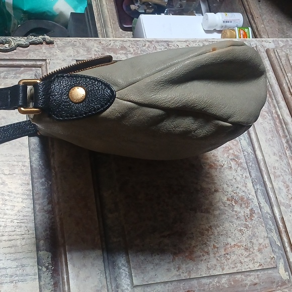 Marc by Marc Jacobs Tan and Black Messenger Bag - Picture 11 of 16